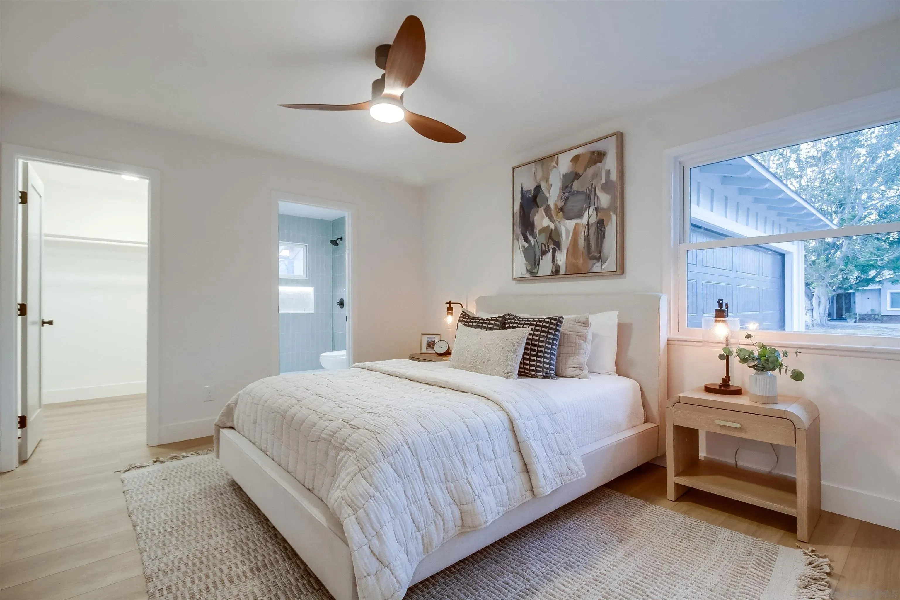 San Diego, California 92111, United States, 3 Bedrooms Bedrooms, ,2 BathroomsBathrooms,Residential,Active,197328