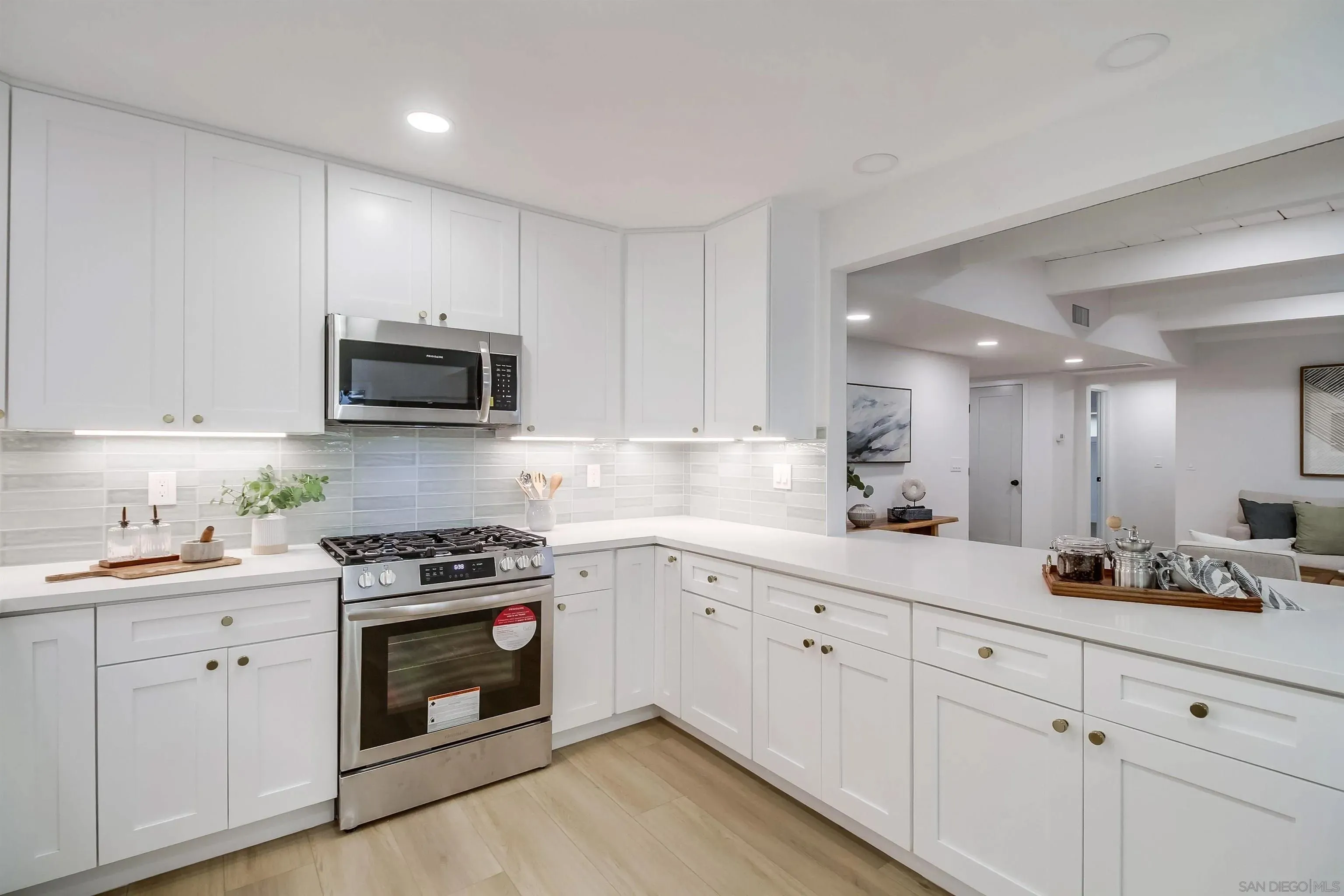 San Diego, California 92111, United States, 3 Bedrooms Bedrooms, ,2 BathroomsBathrooms,Residential,Active,197328