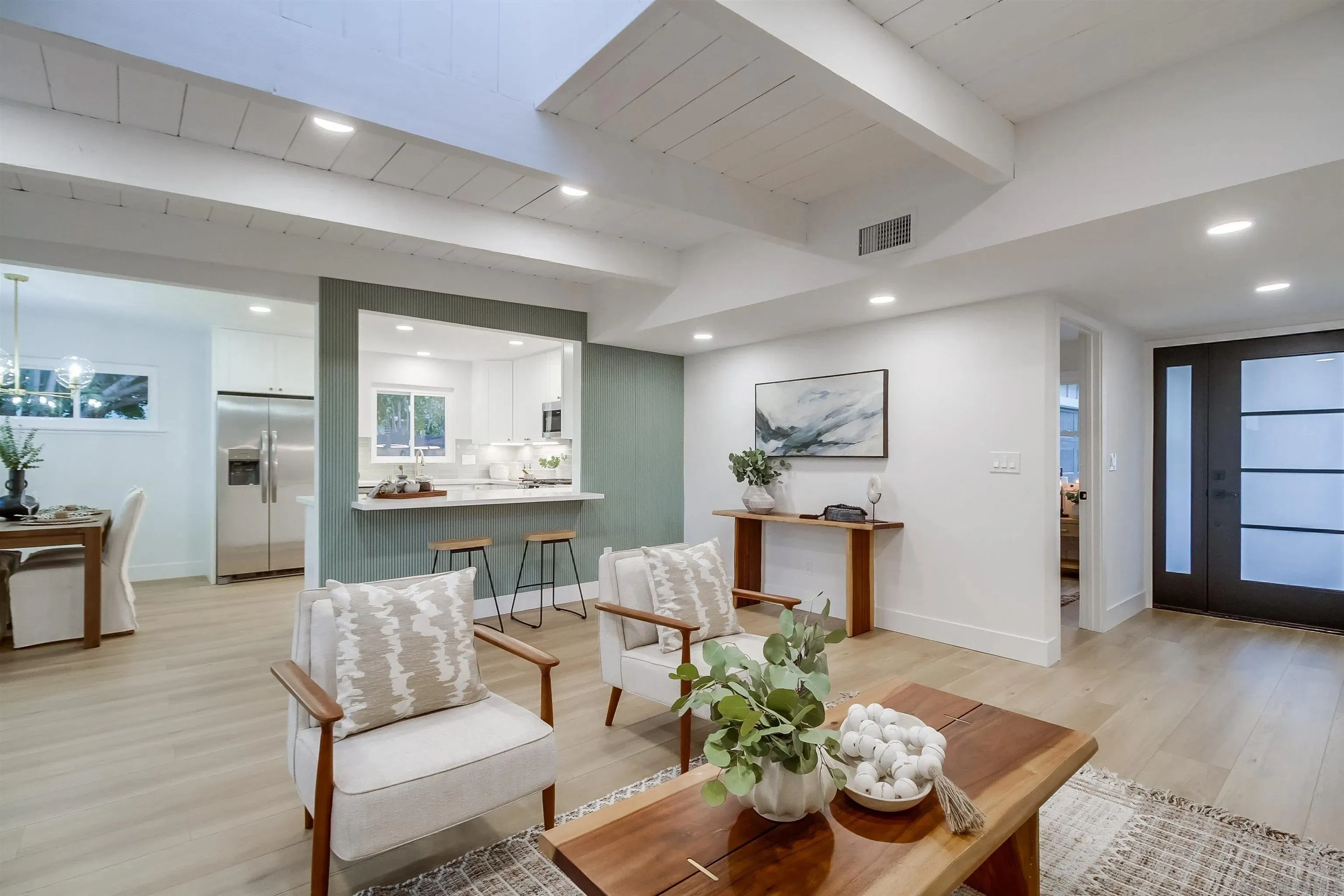 San Diego, California 92111, United States, 3 Bedrooms Bedrooms, ,2 BathroomsBathrooms,Residential,Active,197328