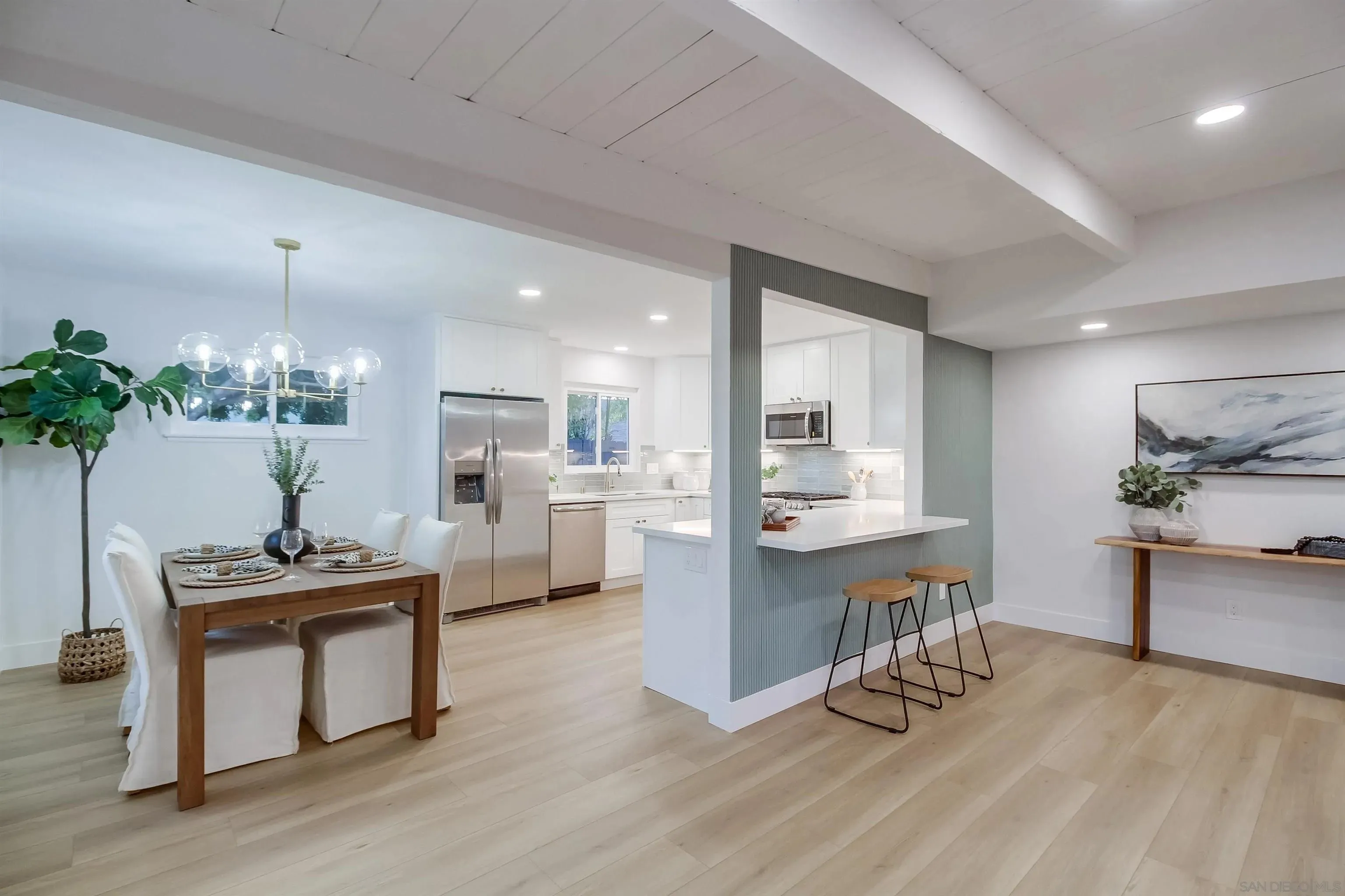 San Diego, California 92111, United States, 3 Bedrooms Bedrooms, ,2 BathroomsBathrooms,Residential,Active,197328