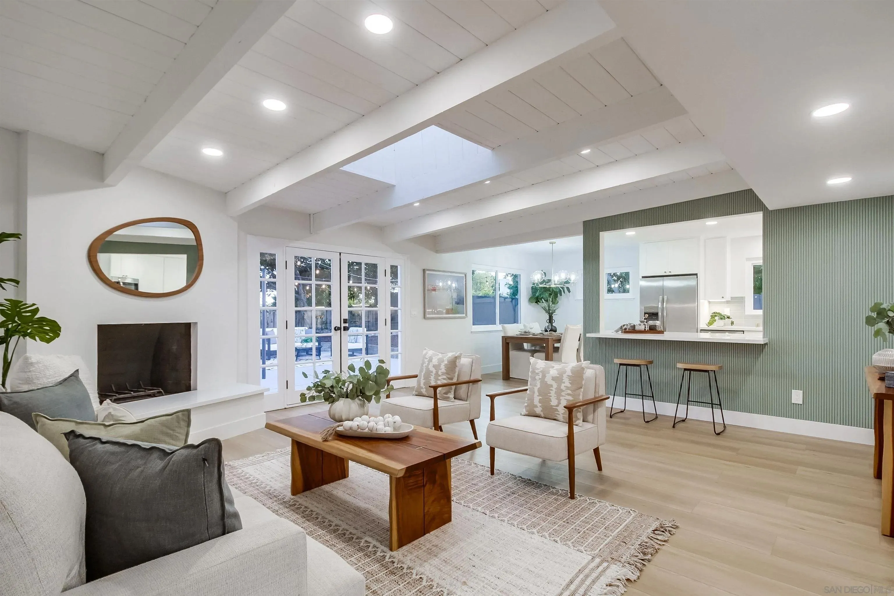 San Diego, California 92111, United States, 3 Bedrooms Bedrooms, ,2 BathroomsBathrooms,Residential,Active,197328