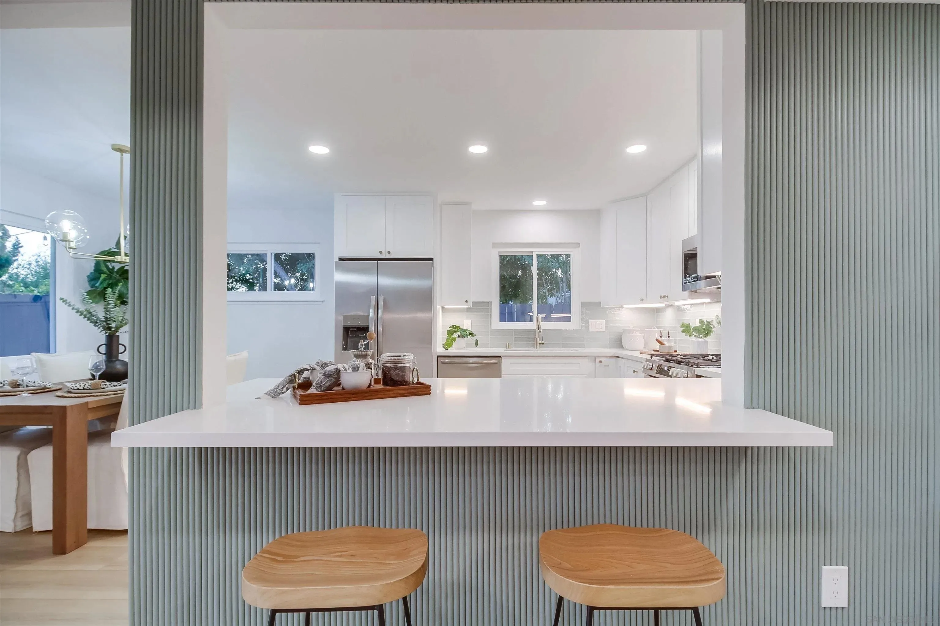 San Diego, California 92111, United States, 3 Bedrooms Bedrooms, ,2 BathroomsBathrooms,Residential,Active,197328