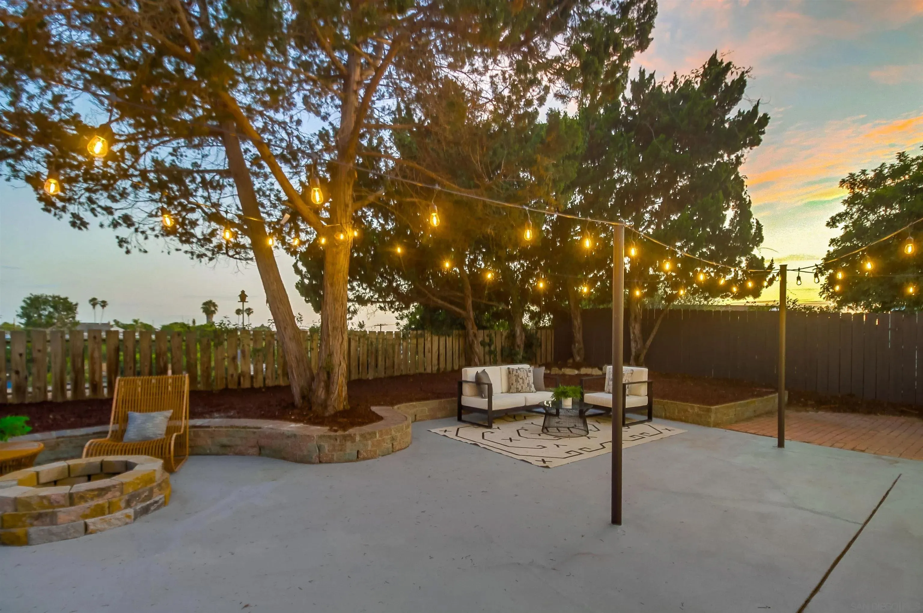 San Diego, California 92111, United States, 3 Bedrooms Bedrooms, ,2 BathroomsBathrooms,Residential,Active,197328