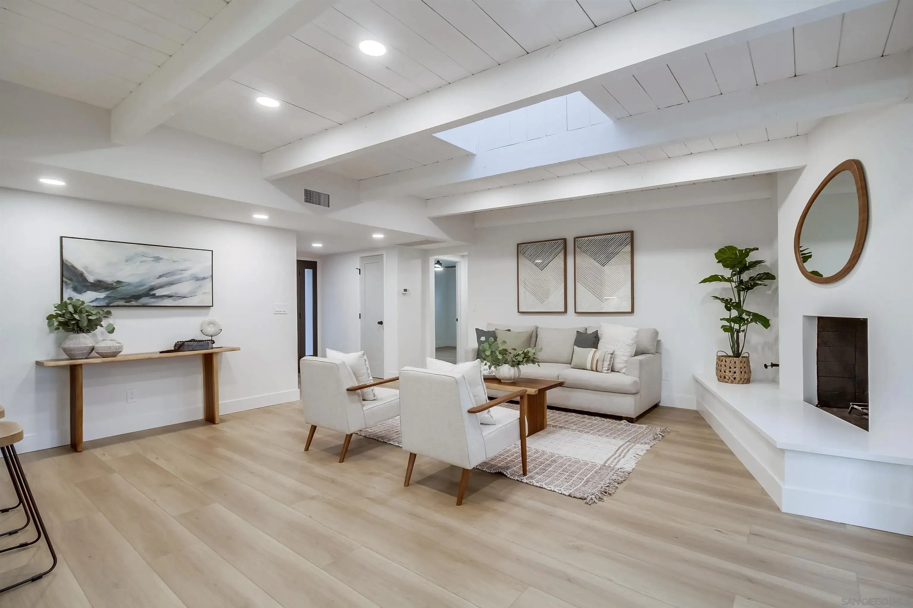 San Diego, California 92111, United States, 3 Bedrooms Bedrooms, ,2 BathroomsBathrooms,Residential,Active,197328