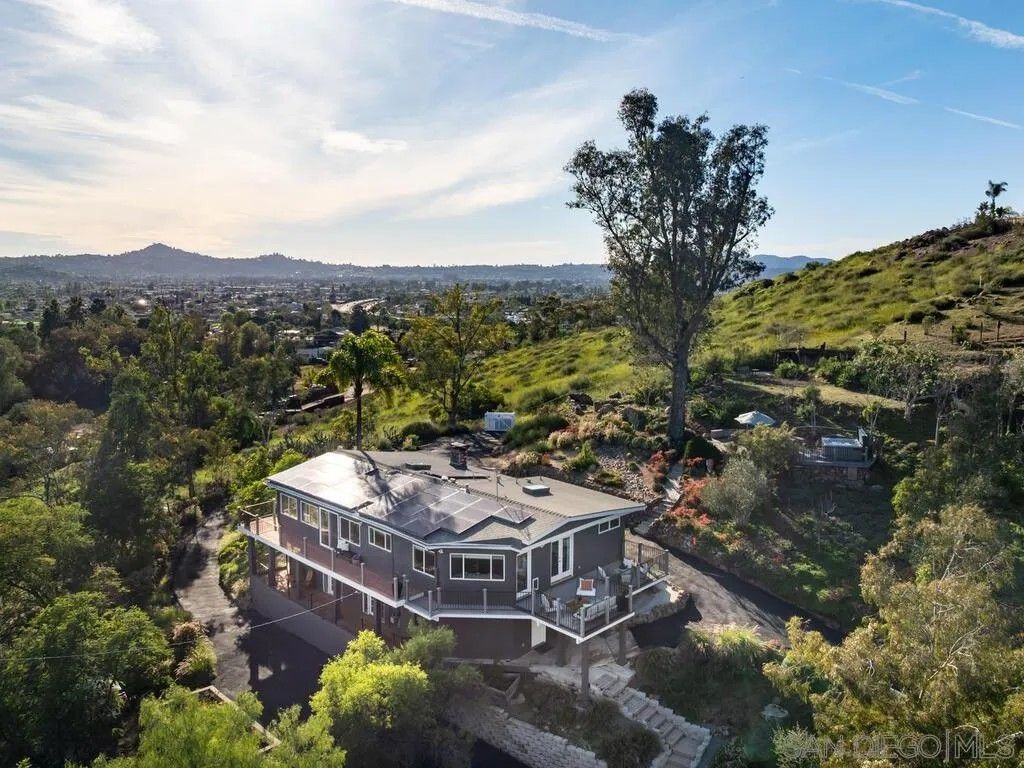 Photo of 920 Sycamore Ln, El Cajon, CA 92019 (MLS # 260004290)