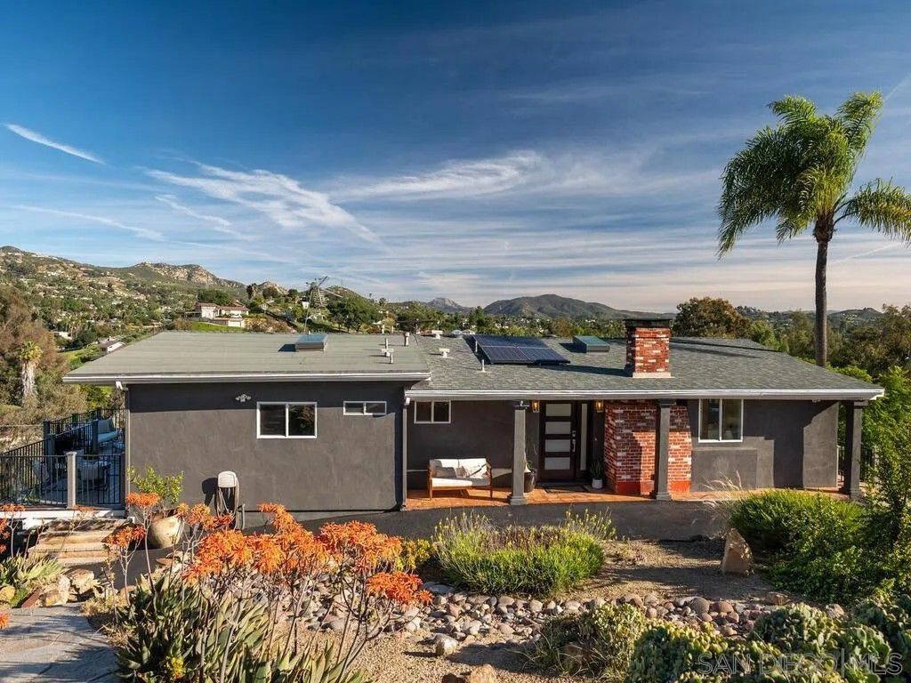 Photo of 920 Sycamore Ln, El Cajon, CA 92019 (MLS # 260004290)