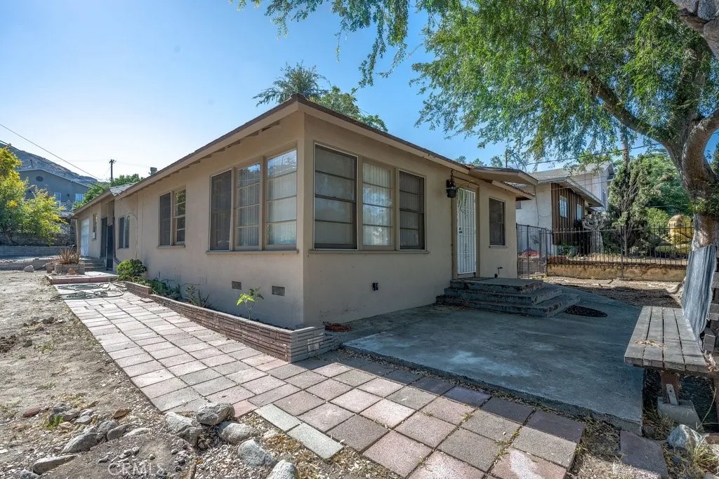 10652 Commerce