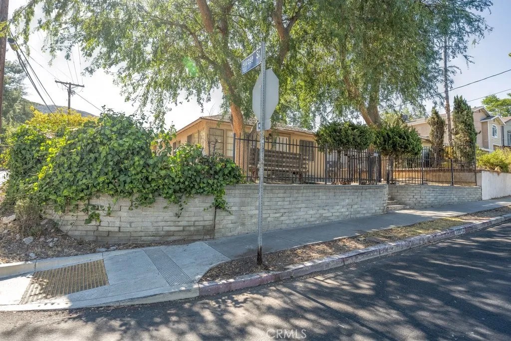 10652 Commerce