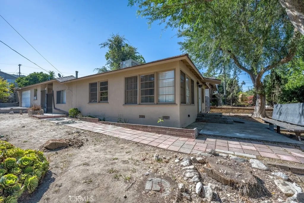 10652 Commerce