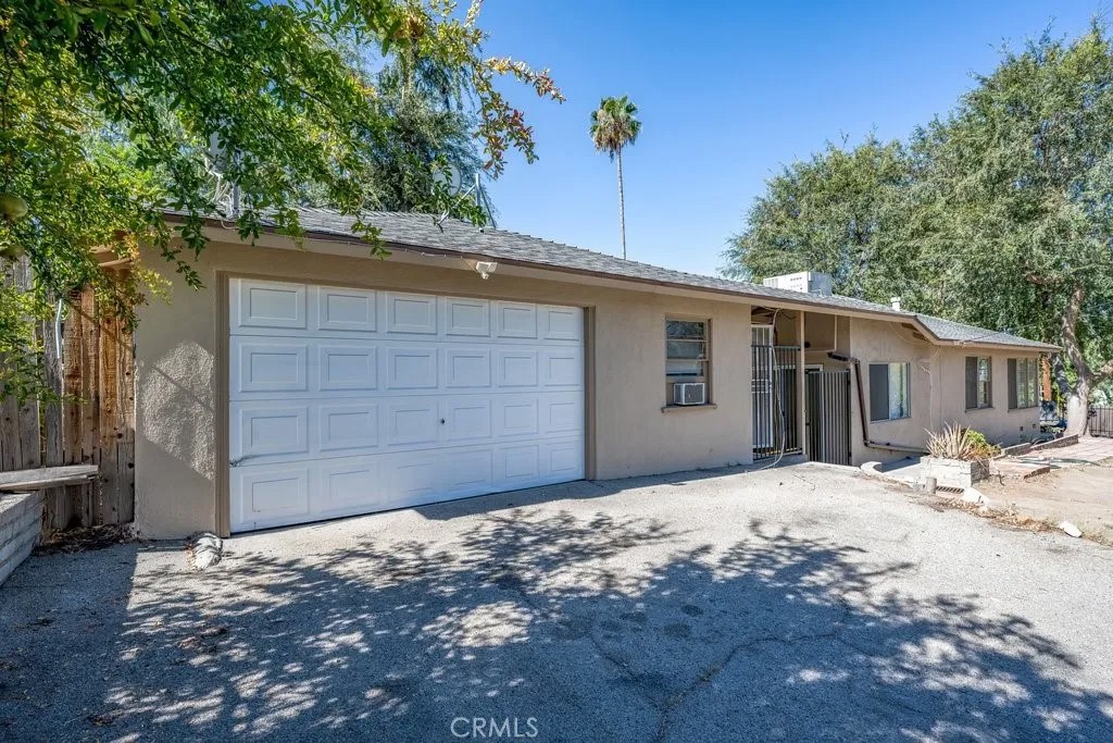 10652 Commerce