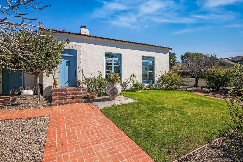 Photo of 7227 Olivetas Ave, La Jolla, CA 92037 (MLS # 260002975)