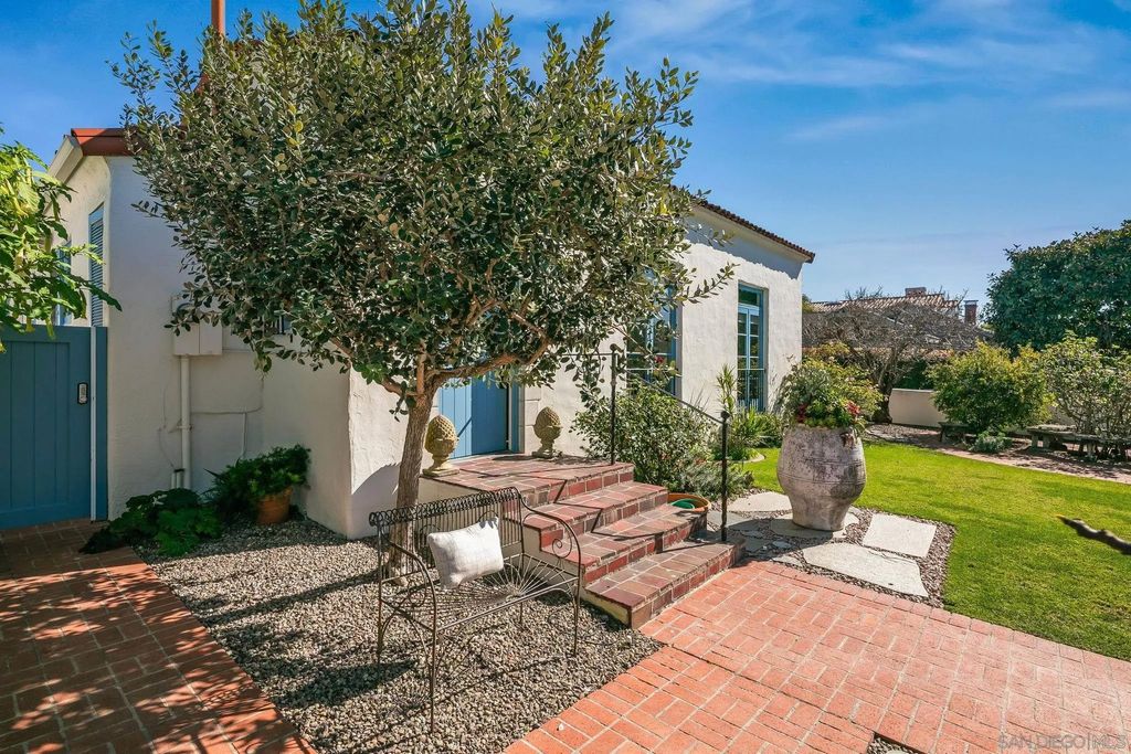 Photo of 7227 Olivetas Ave, La Jolla, CA 92037 (MLS # 260002975)