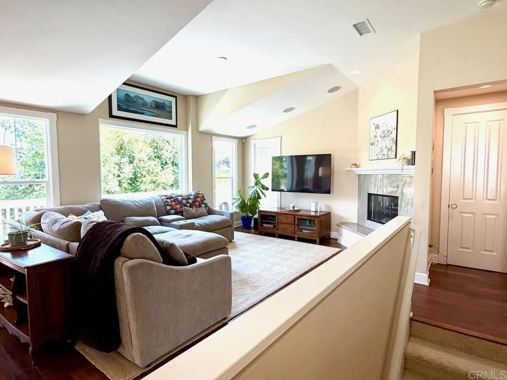 212 N Helix Avenue