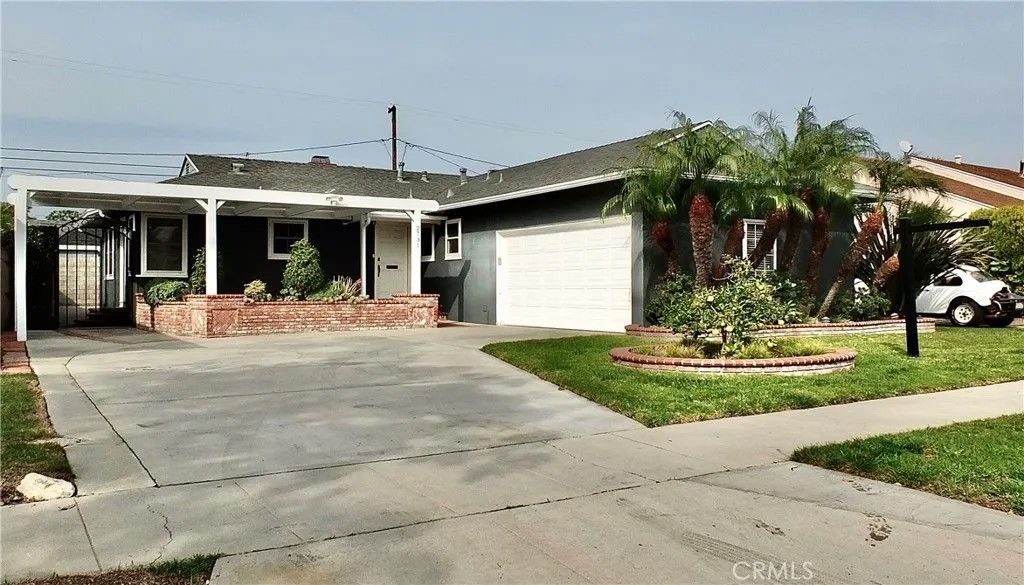 Photo of 2731 Stanbridge Ave, Long Beach, CA 90815 (MLS # PW25279484)