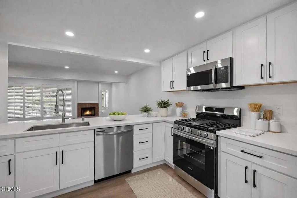 Photo of 5720 Owensmouth Avenue #125, Woodland Hills, CA 91367 (MLS # P1-25258)