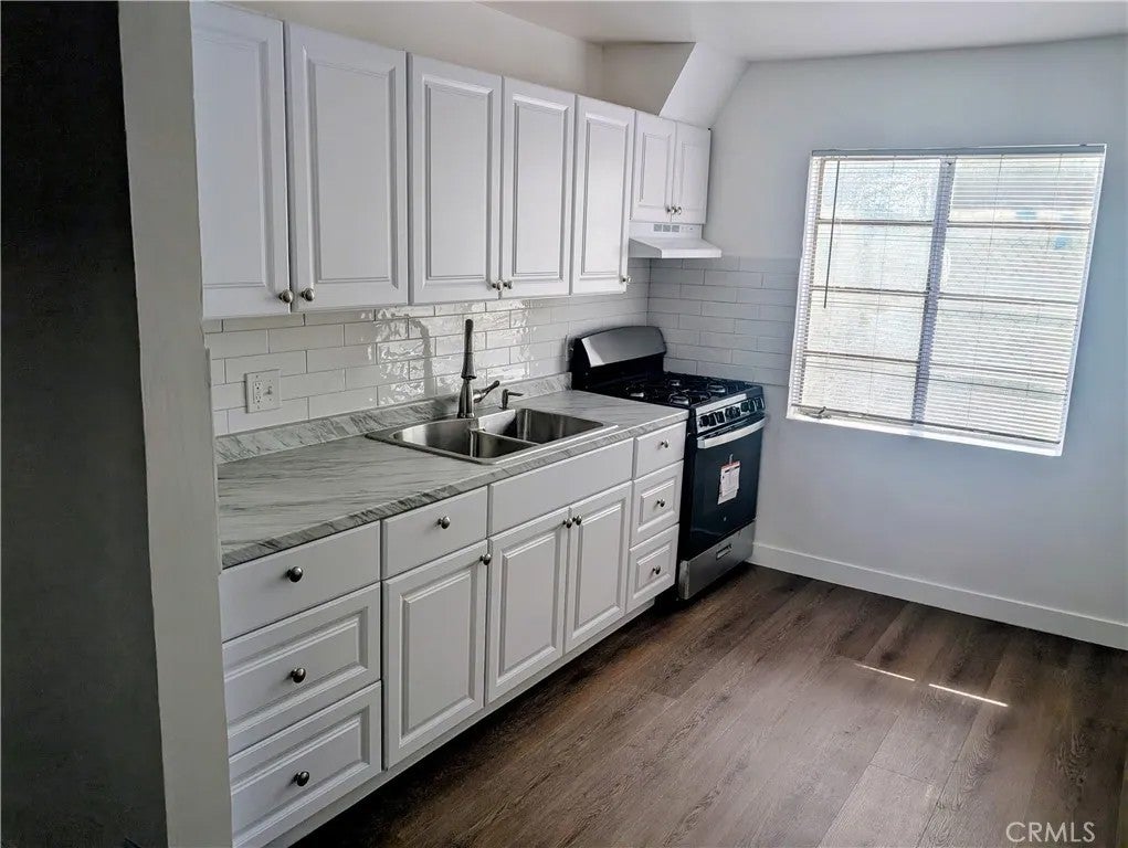 10012 Valley