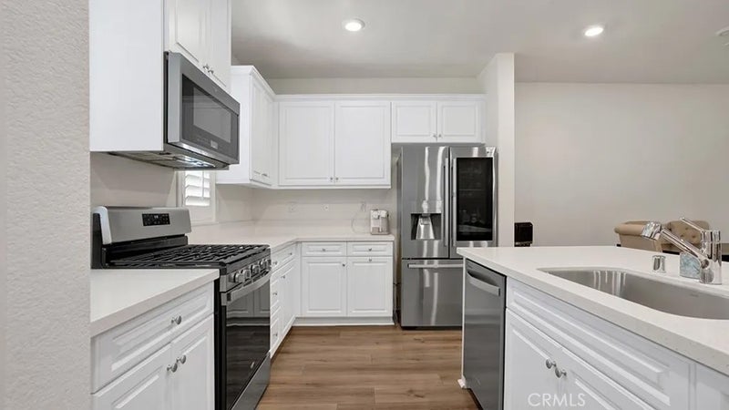 3985 E Huntington