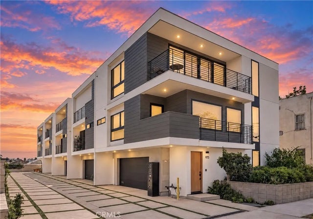 971 N Starlight Court, Los Angeles