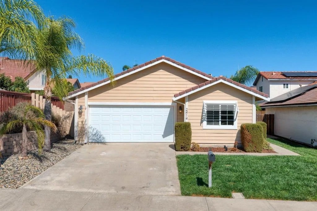 Photo of 2414 Heatherwood Court, Escondido, CA 92026 (MLS # NDP2609128)