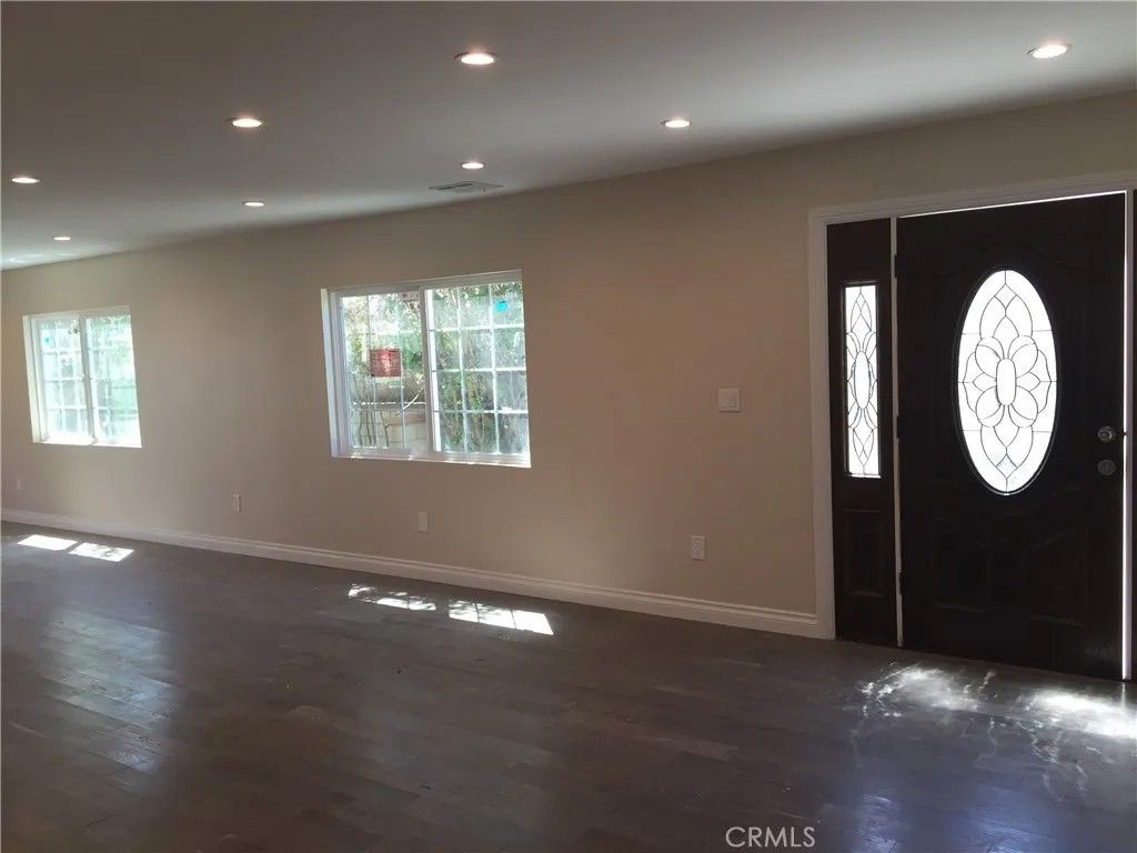 Photo of 8500 Glider Avenue, Los Angeles, CA 90045 (MLS # SR26065998)