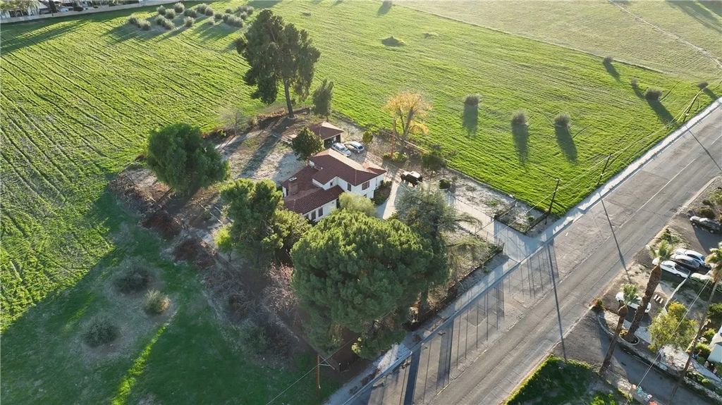 Photo of 41699 Acacia Avenue, Hemet, CA 92544 (MLS # SW26002328)