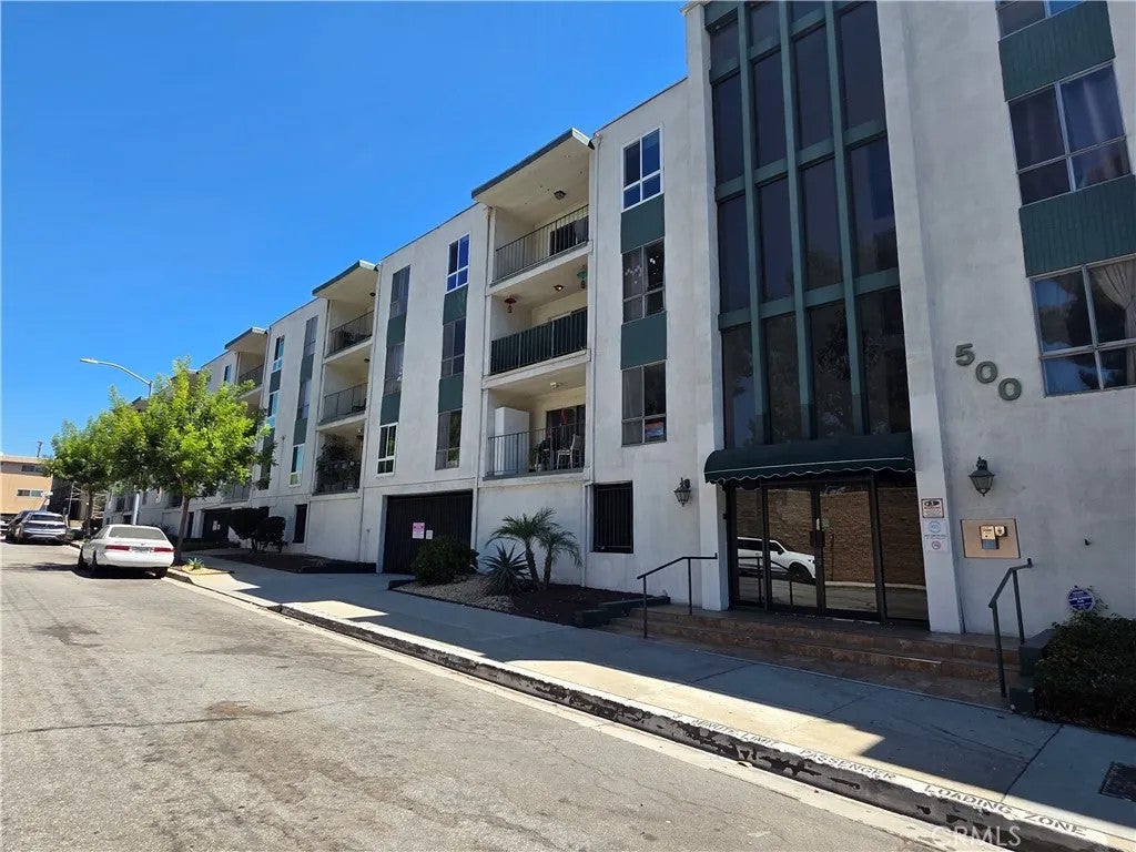 Photo of 500 Jackson Place #212, Glendale, CA 91206 (MLS # BB26177100)