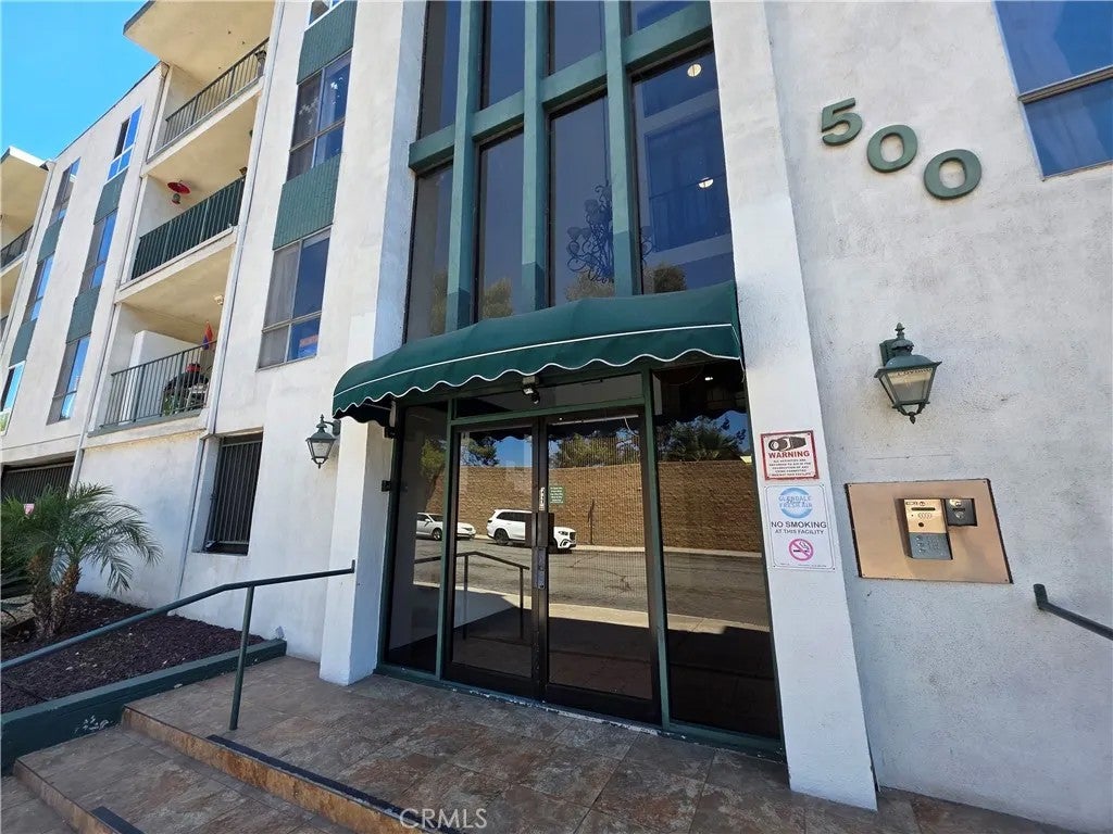 Photo of 500 Jackson Place #212, Glendale, CA 91206 (MLS # BB26177100)