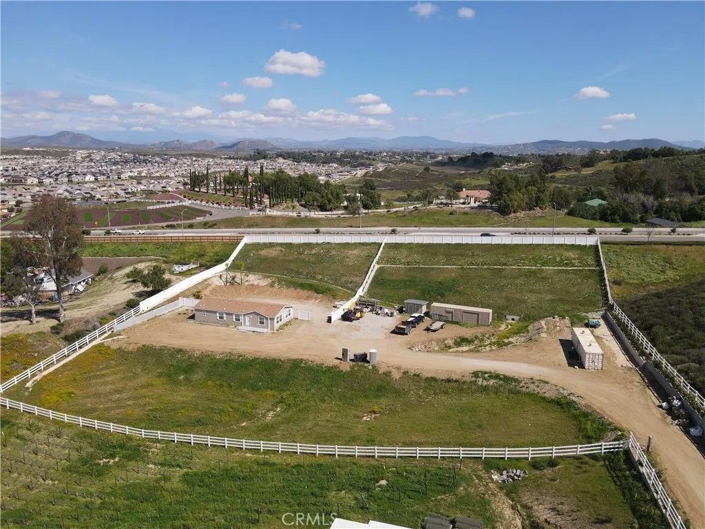 Photo of 40104 Walcott Ln, Temecula, CA 92591 (MLS # SW26055926)