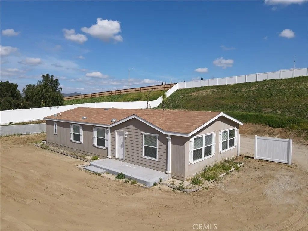 Photo of 40104 Walcott Ln, Temecula, CA 92591 (MLS # SW26055926)