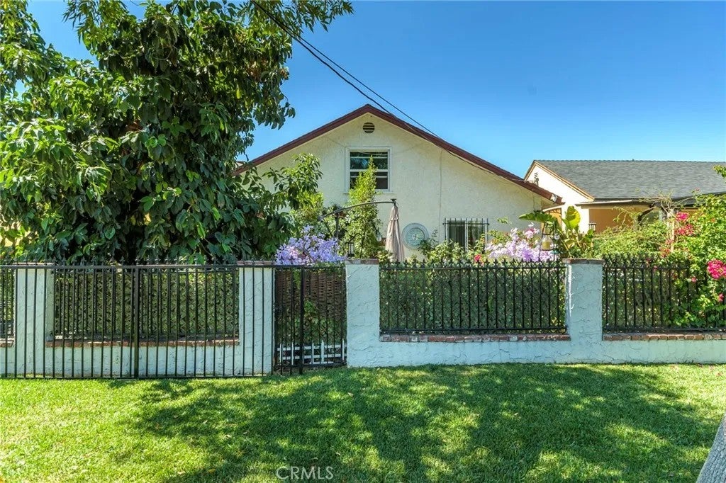 Photo of 6621 Ben AVE, North Hollywood, CA 91606 (MLS # BB26201182)