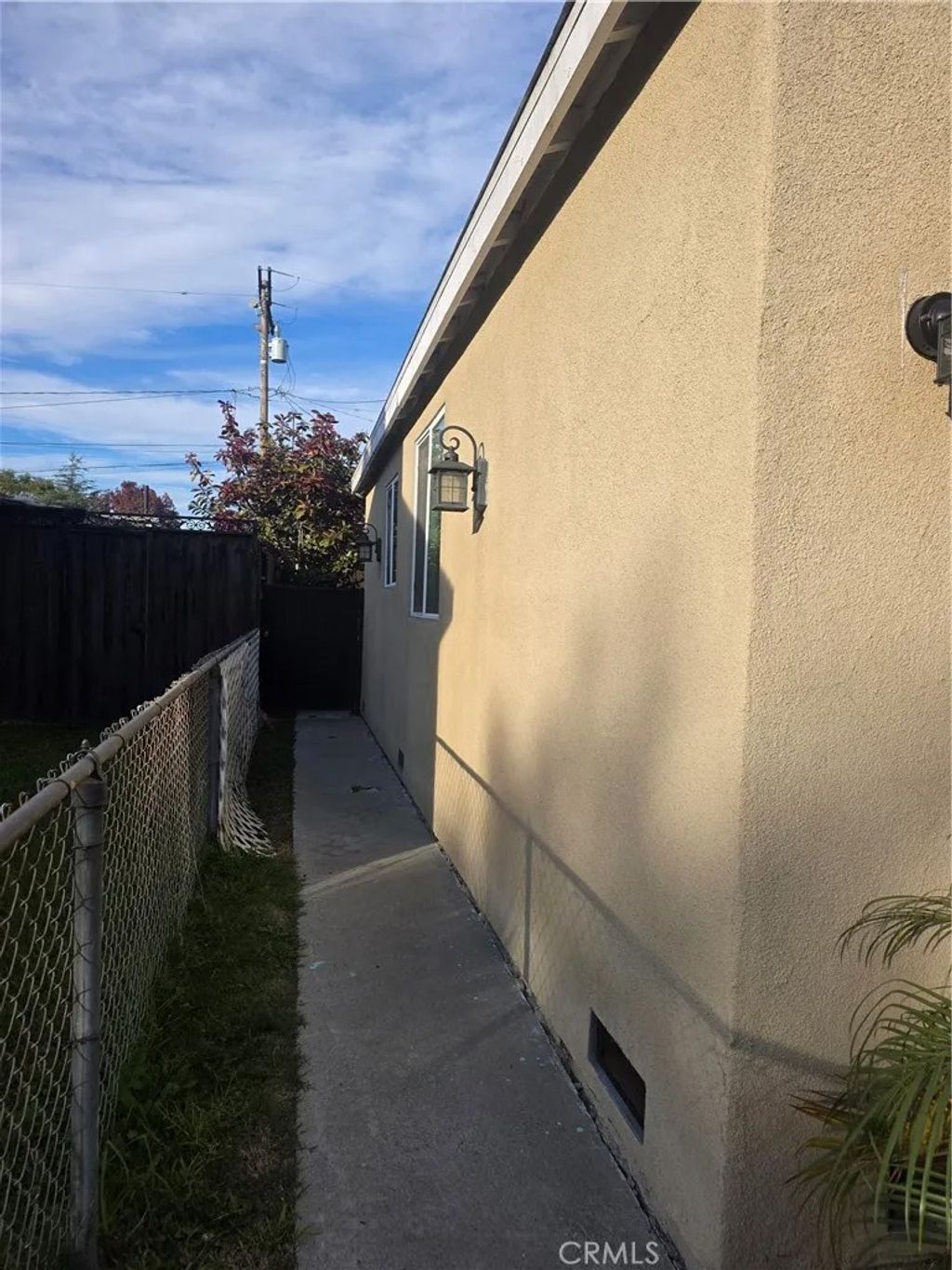 Photo of 289 E Heath Ln, Long Beach, CA 90805 (MLS # DW26008639)