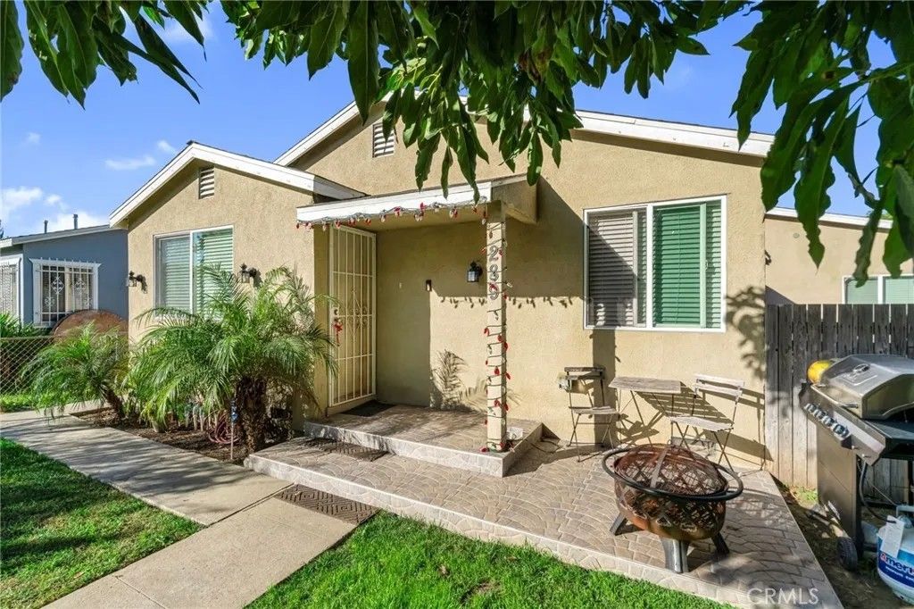 Photo of 289 E Heath Ln, Long Beach, CA 90805 (MLS # DW26008639)