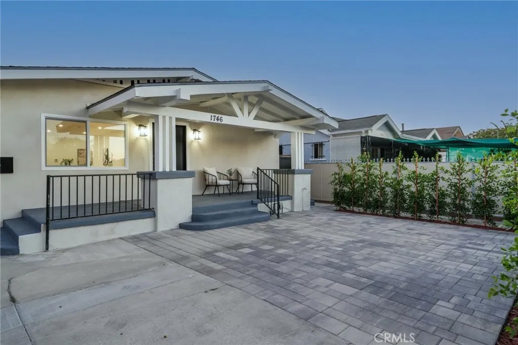 1746 W 38th Place