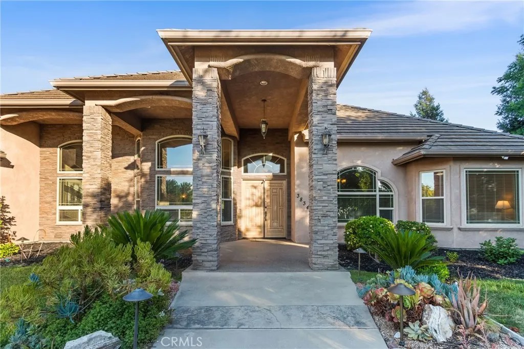 3834 N Golden Bear