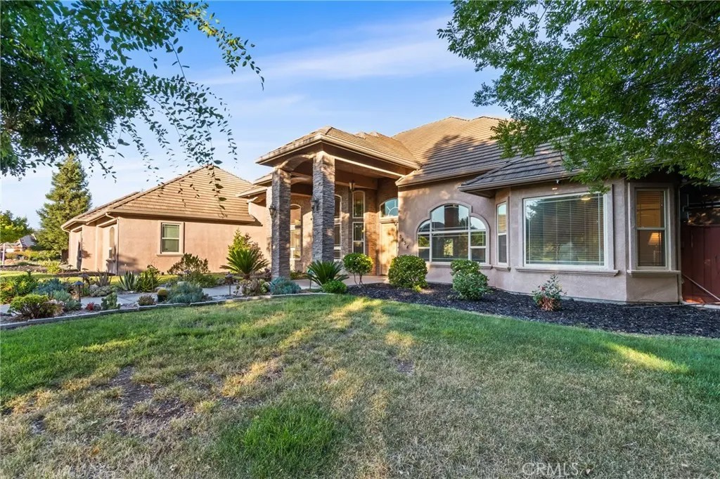 3834 N Golden Bear