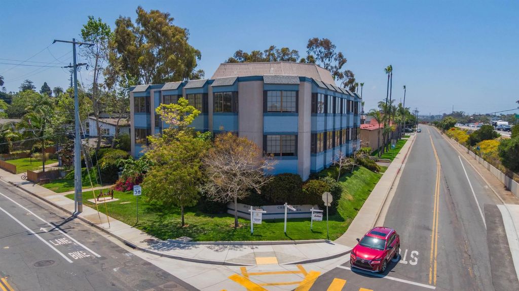 Photo of 1015 Chestnut Ave STE D2/H2 AVE, Carlsbad, CA 92008 (MLS # 260011584)