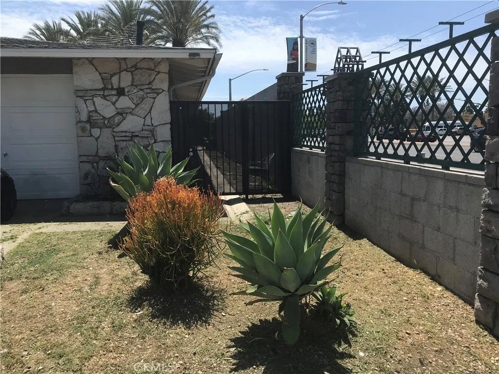 1250 W 2nd