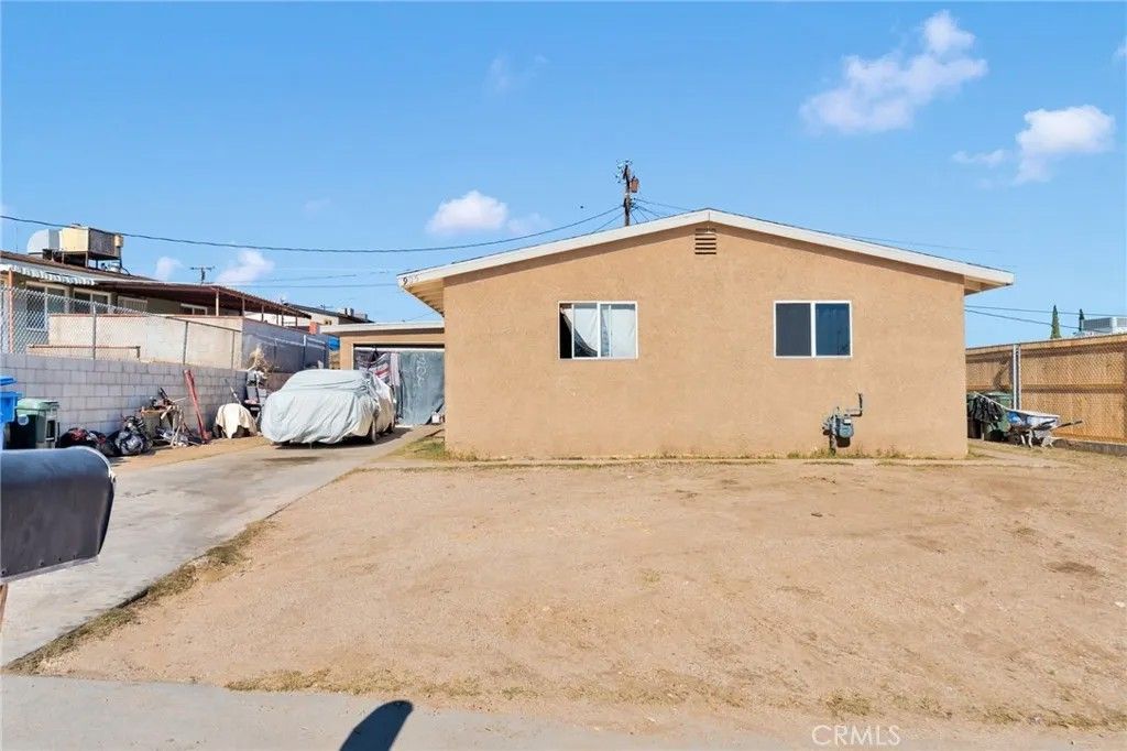 Photo of 905 E Elizabeth St, Barstow, CA 92311 (MLS # IG25271775)