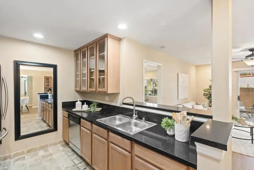 San Diego, California 92122, United States, 2 Bedrooms Bedrooms, ,2 BathroomsBathrooms,Residential,Active,241871