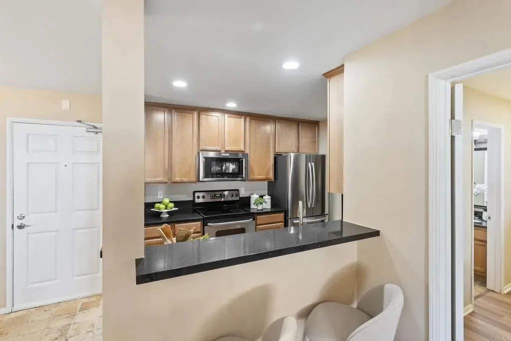 San Diego, California 92122, United States, 2 Bedrooms Bedrooms, ,2 BathroomsBathrooms,Residential,Active,241871