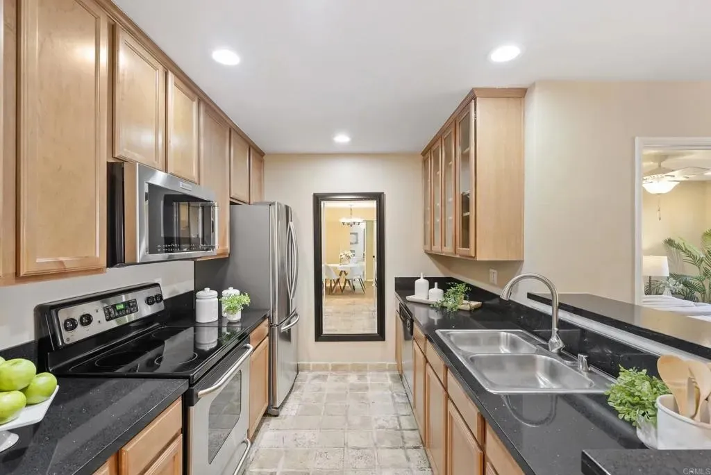 San Diego, California 92122, United States, 2 Bedrooms Bedrooms, ,2 BathroomsBathrooms,Residential,Active,241871