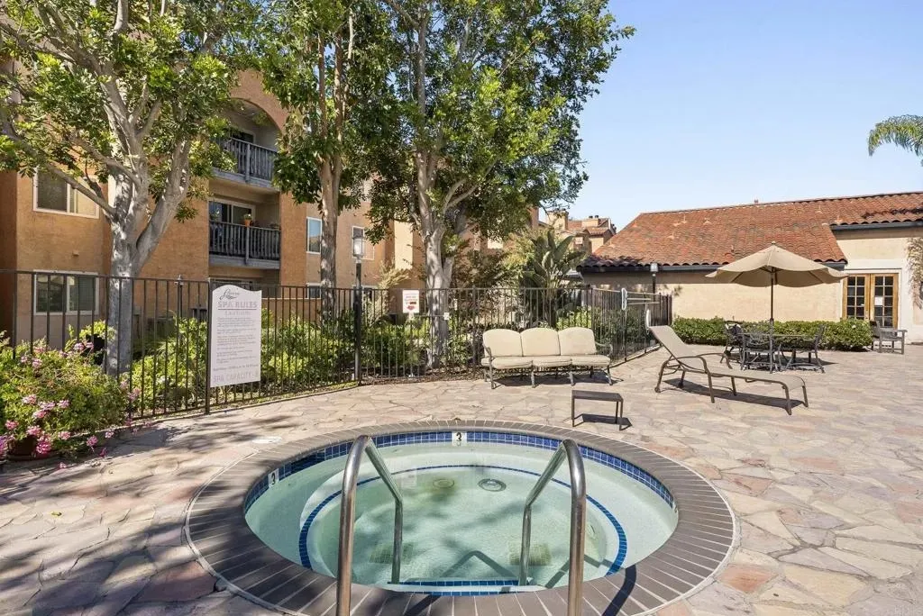 San Diego, California 92122, United States, 2 Bedrooms Bedrooms, ,2 BathroomsBathrooms,Residential,Active,241871