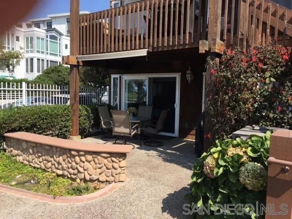 Photo of 8153 Camino Del Oro, La Jolla, CA 92037 (MLS # 250046231)