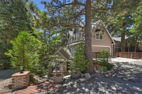 Photo of 28940 Potomac DR, Lake Arrowhead, CA 92352 (MLS # IG26099974)