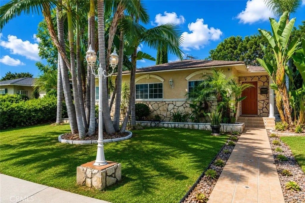 10529 La Mirada