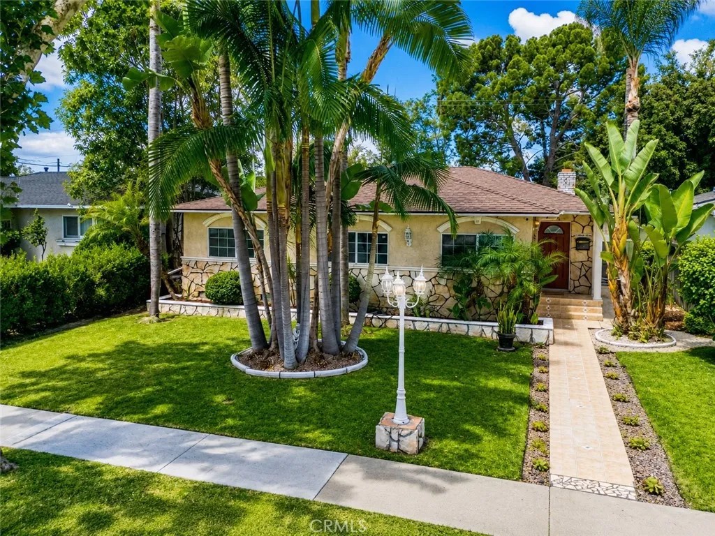 10529 La Mirada
