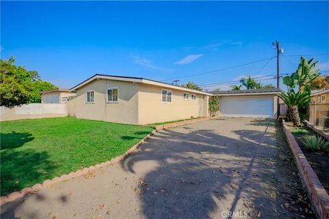 Photo of 513 Nottingham Avenue, Santa Ana, CA 92703 (MLS # CV26000997)