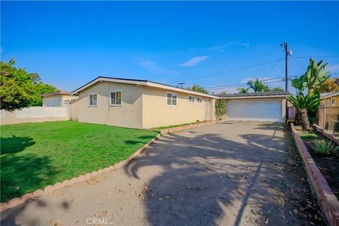 Photo of 513 Nottingham Avenue, Santa Ana, CA 92703 (MLS # CV26000997)