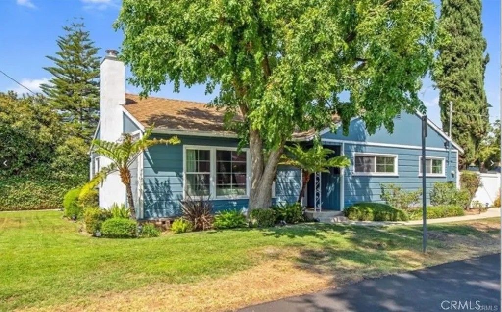 Photo of 7002 Forbes Avenue, Lake Balboa, CA 91406 (MLS # SR25273293)