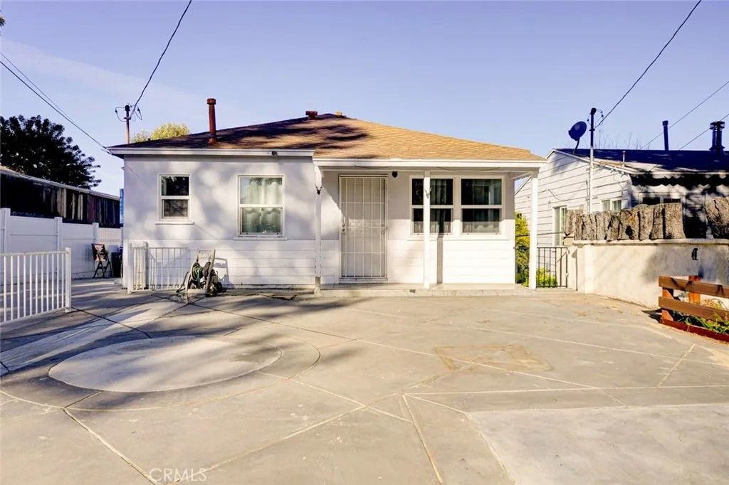 Photo of 10535 Nassau Ave, Sunland, CA 91040 (MLS # GD26022455)